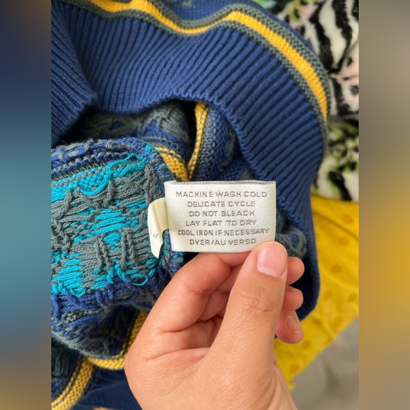 FINAL SALE‼️‼️ Men’s VTG Claiborne Blue Geometric Multicolor Pullover Sweater  L - Picture 10 of 10